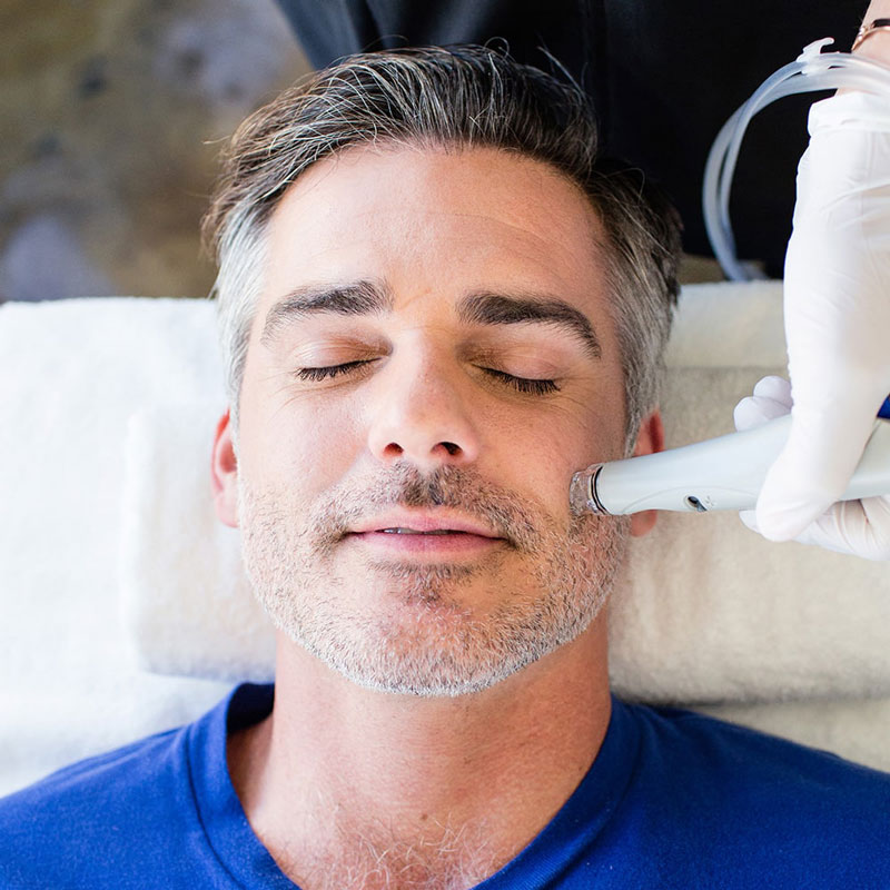 Hydrafacial fonctionne aussi pour les hommes !